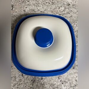 MICROWAVE ONLY COOKER DISH STEAMER BLUE WHITE MADE IN KOREA LID HEAVY